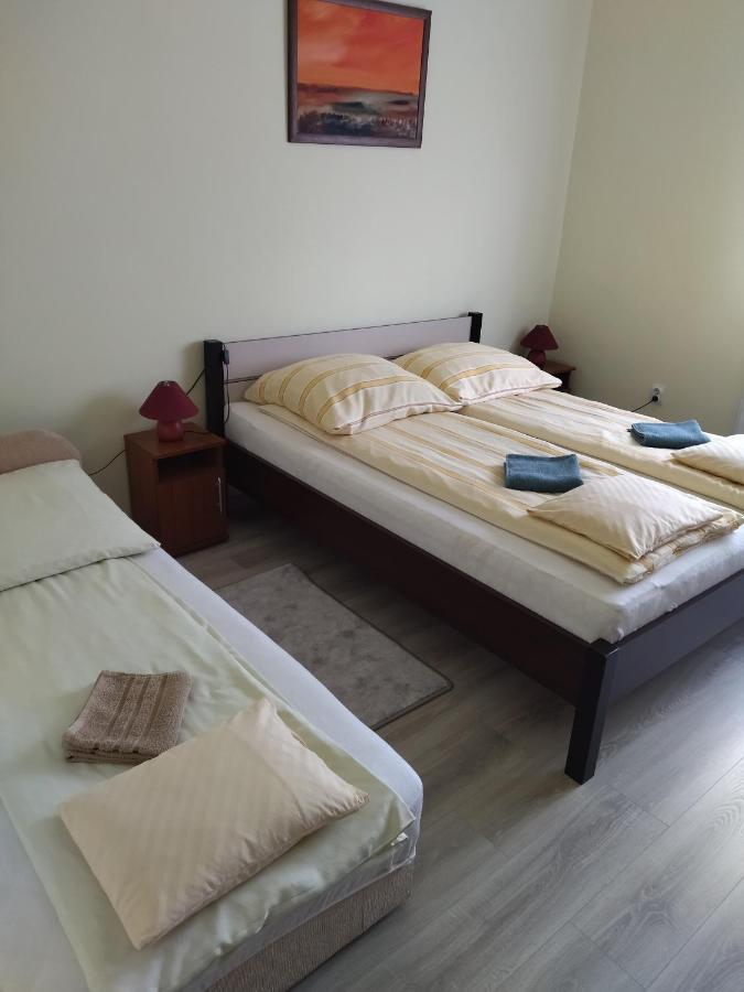 Kurucz Vendégház Hajdúszoboszló Exterior foto